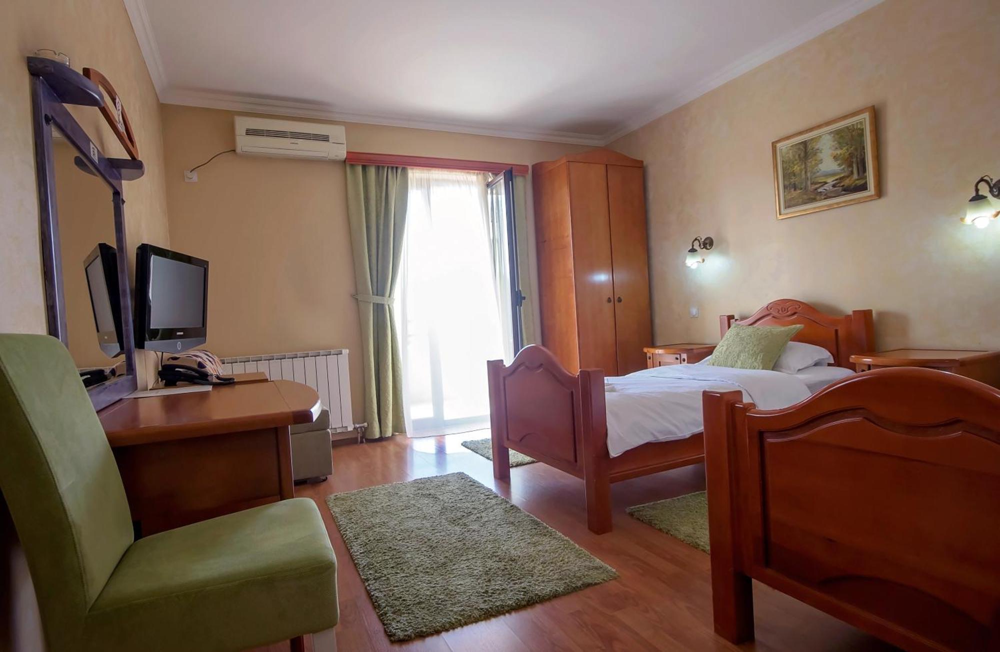 Hotel Holiday Podgorica Eksteriør bilde